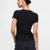 T-shirt a costine moderno