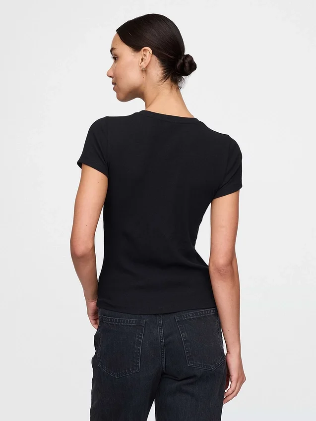 T-shirt a costine moderno