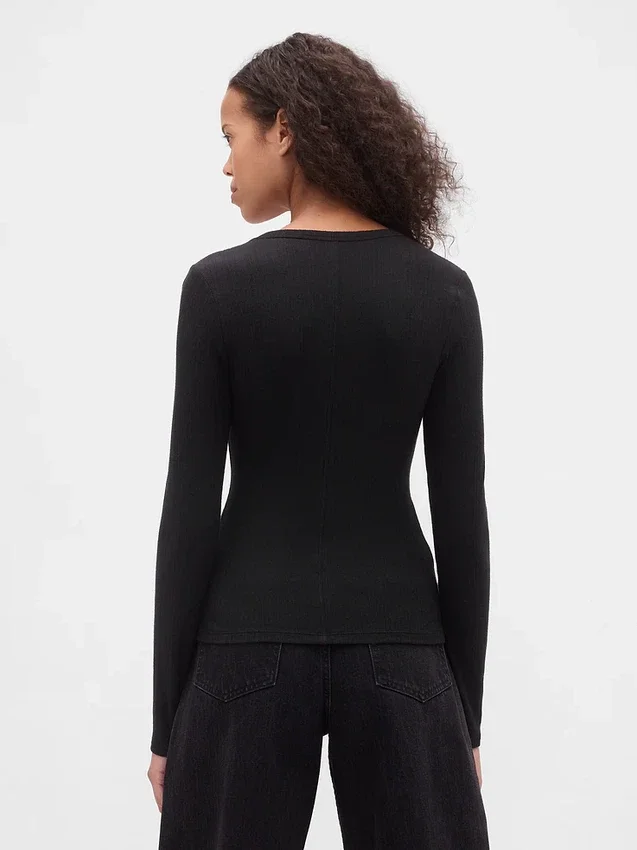 T-shirt a costine moderno