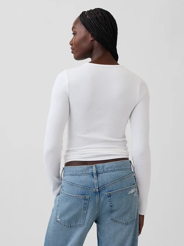 T-shirt a costine moderno