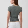 T-shirt a costine moderno