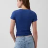 T-shirt a costine moderno