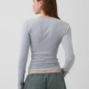 T-shirt a costine moderno