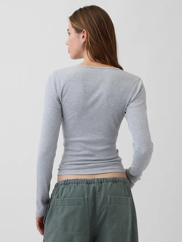 T-shirt a costine moderno
