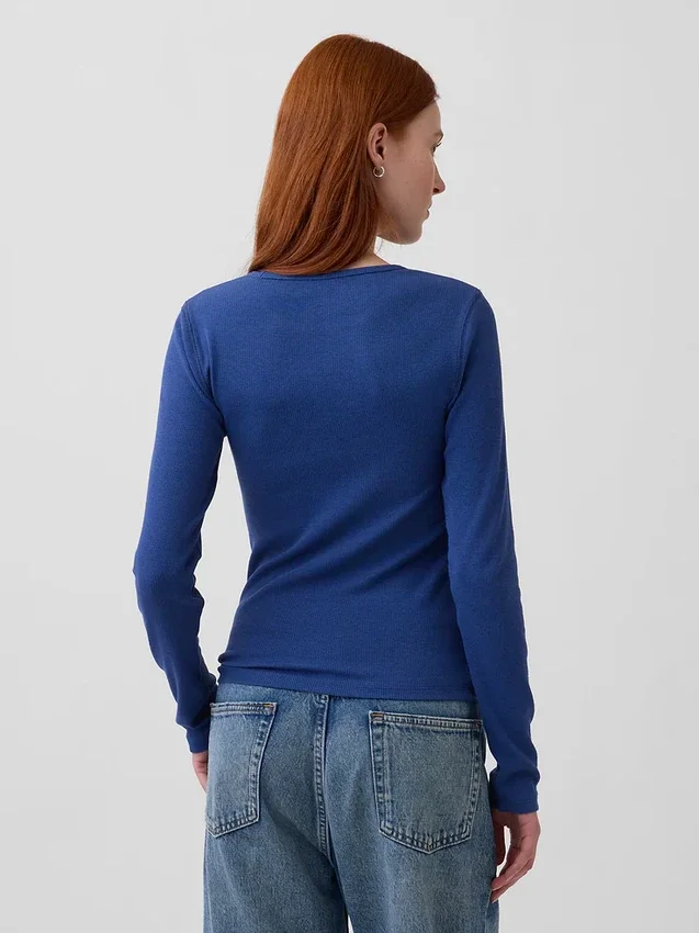 T-shirt a costine moderno