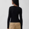 T-shirt a costine moderno