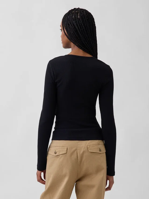 T-shirt a costine moderno