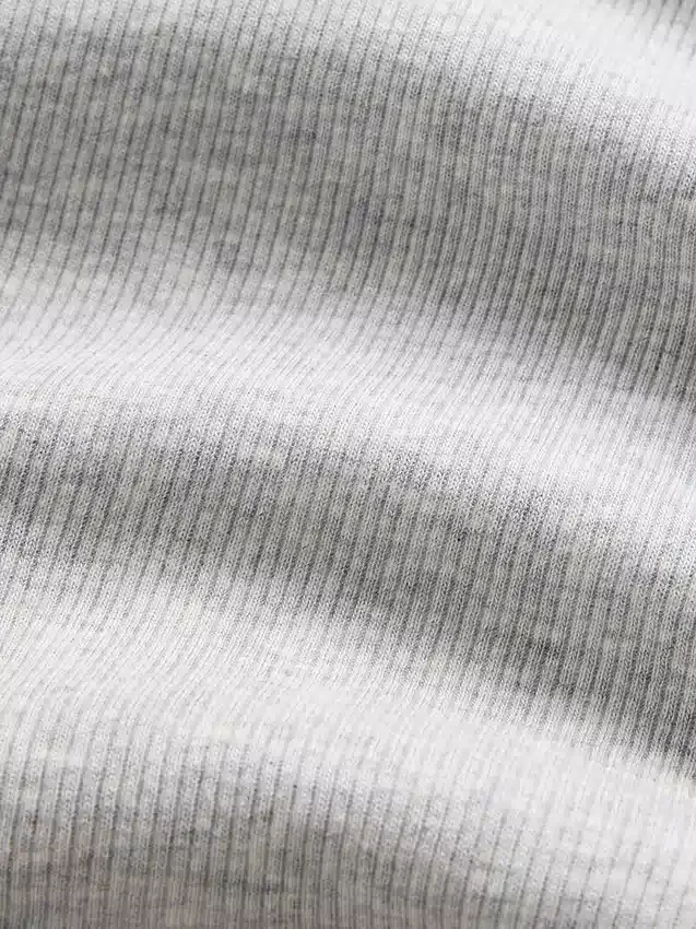 T-shirt a costine moderno