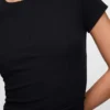 T-shirt a costine moderno