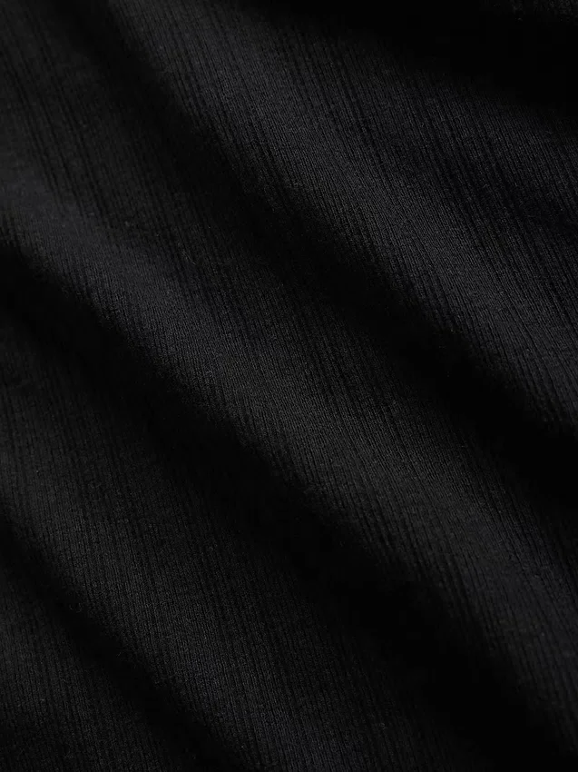 T-shirt a costine moderno