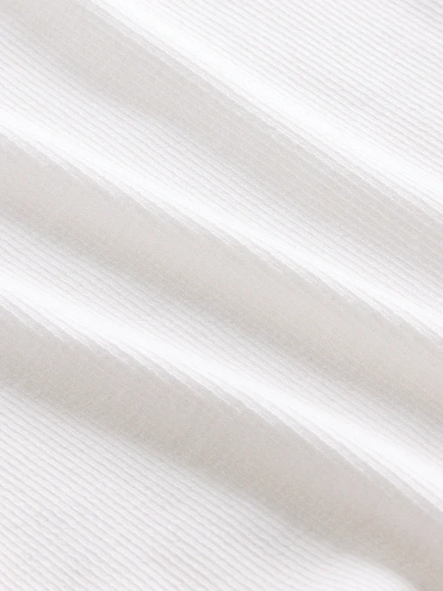 T-shirt a costine moderno
