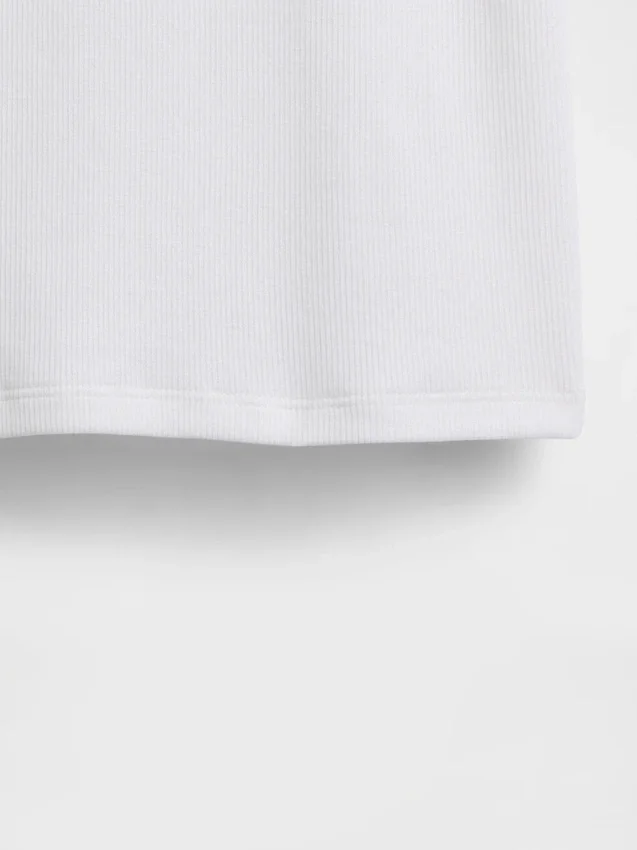T-shirt a costine moderno