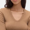 T-shirt a costine moderno