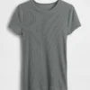 T-shirt a costine moderno