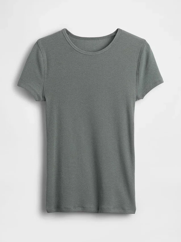 T-shirt a costine moderno