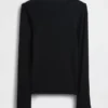 T-shirt a costine moderno
