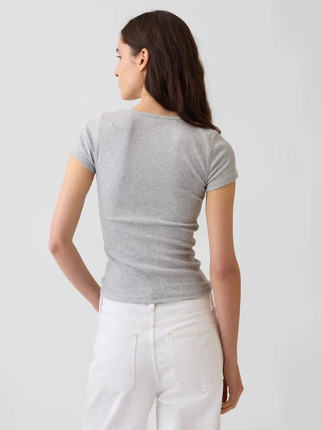 T-shirt a costine moderno