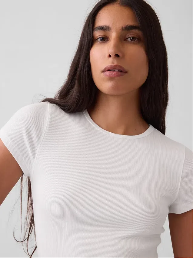 T-shirt a costine moderno