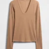 T-shirt a costine moderno