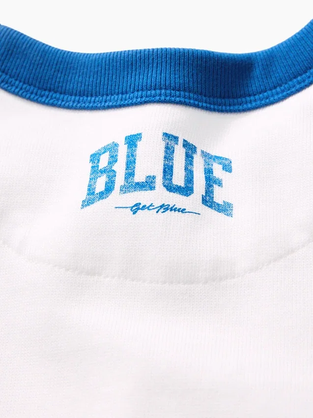 T-shirt blu per bambini con logo dal taglio comodo