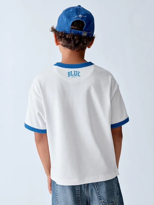 T-shirt blu per bambini con logo dal taglio comodo