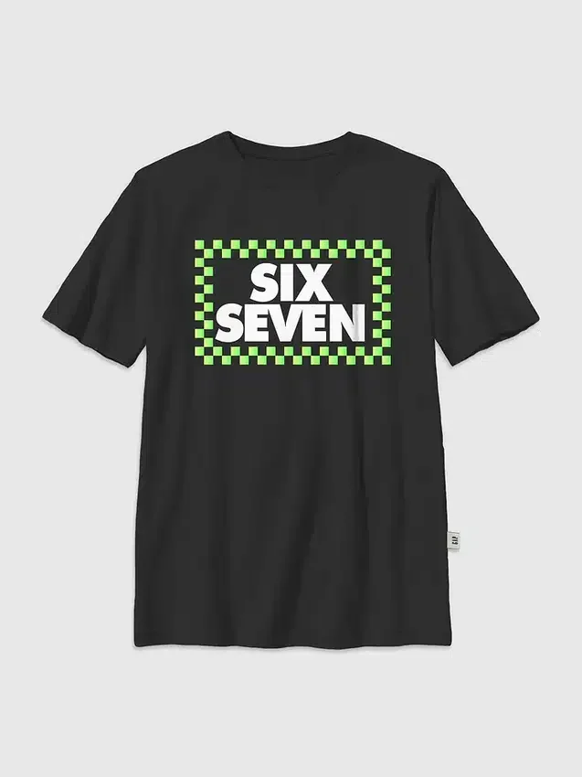 T-shirt con grafica a scacchi Six Seven per bambini