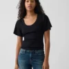 T-shirt con scollo rotondo a costine