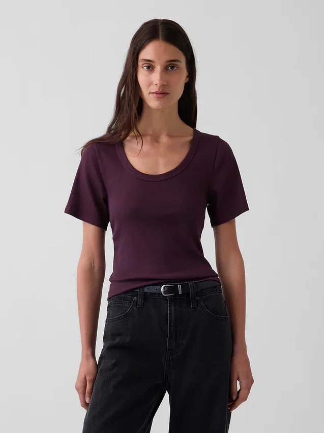 T-shirt con scollo rotondo a costine
