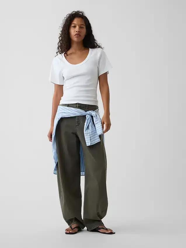 T-shirt con scollo rotondo a costine