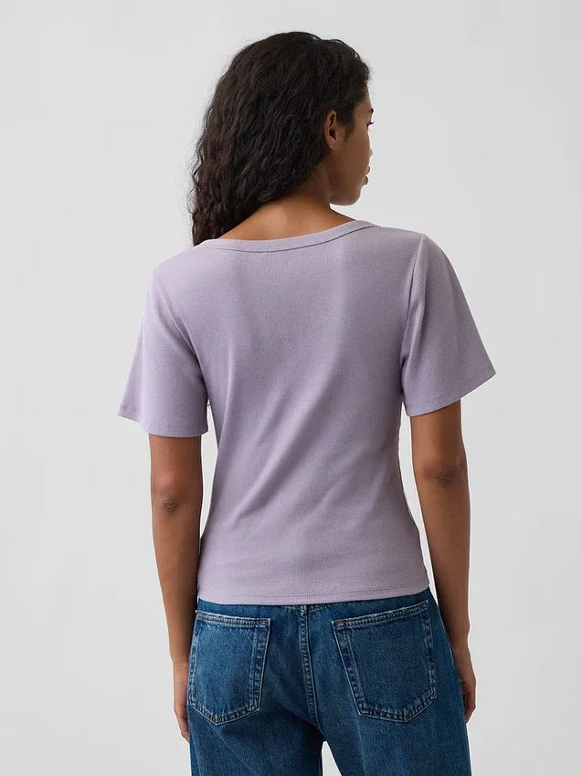 T-shirt con scollo rotondo a costine