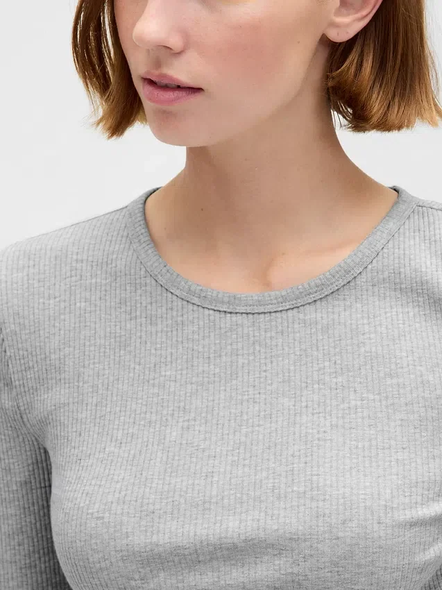 T-shirt corta moderna a costine