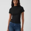 T-shirt corta moderna a costine con collo alto