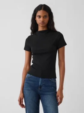 T-shirt corta moderna a costine con collo alto