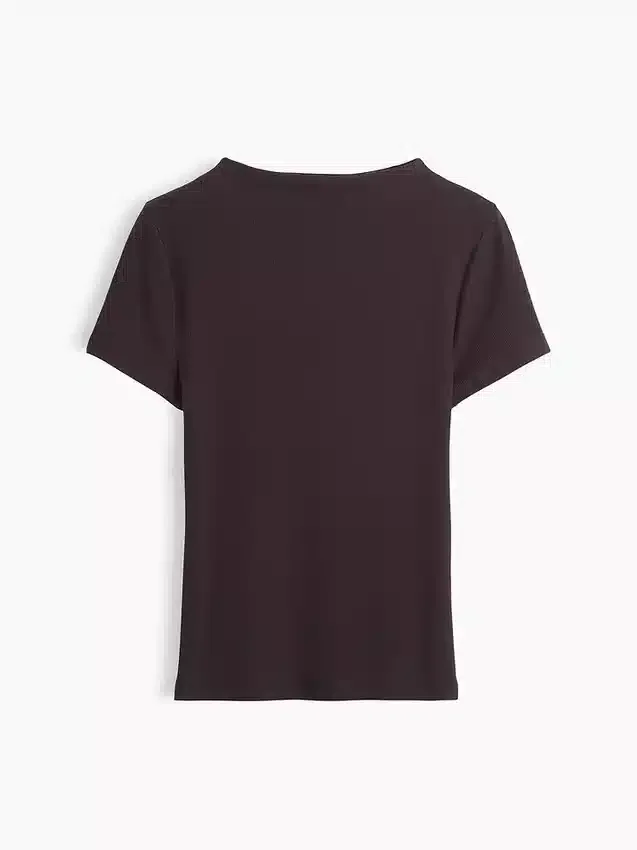 T-shirt corta moderna a costine con collo alto