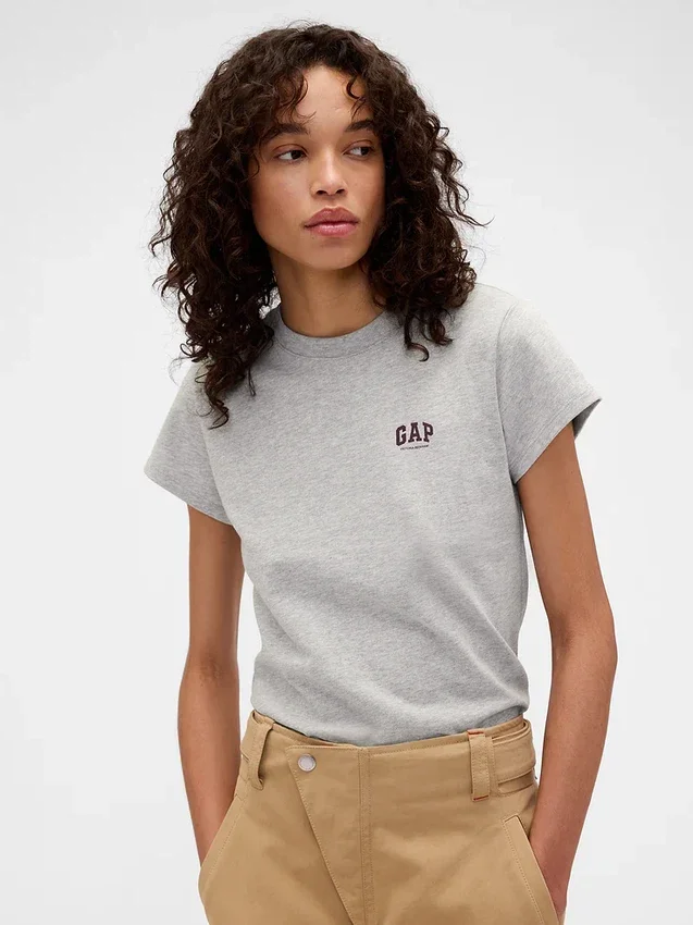 T-shirt GAP × Victoria Beckham in cotone biologico con logo