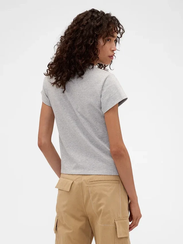 T-shirt GAP × Victoria Beckham in cotone biologico con logo