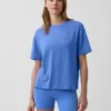 T-shirt GapFit Breathe dal taglio morbido