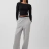 T-shirt GapFit Smooth con scollo a barchetta