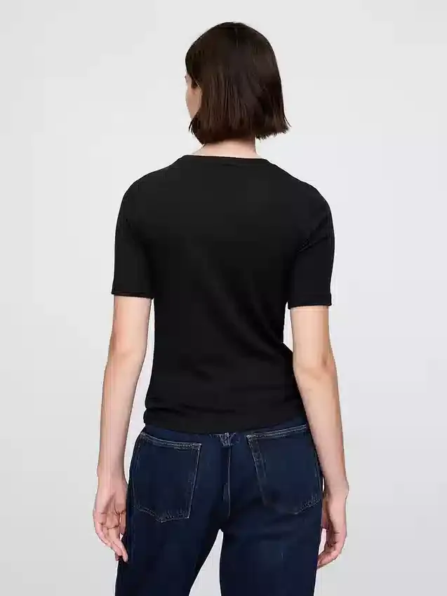 T-shirt moderna a girocollo