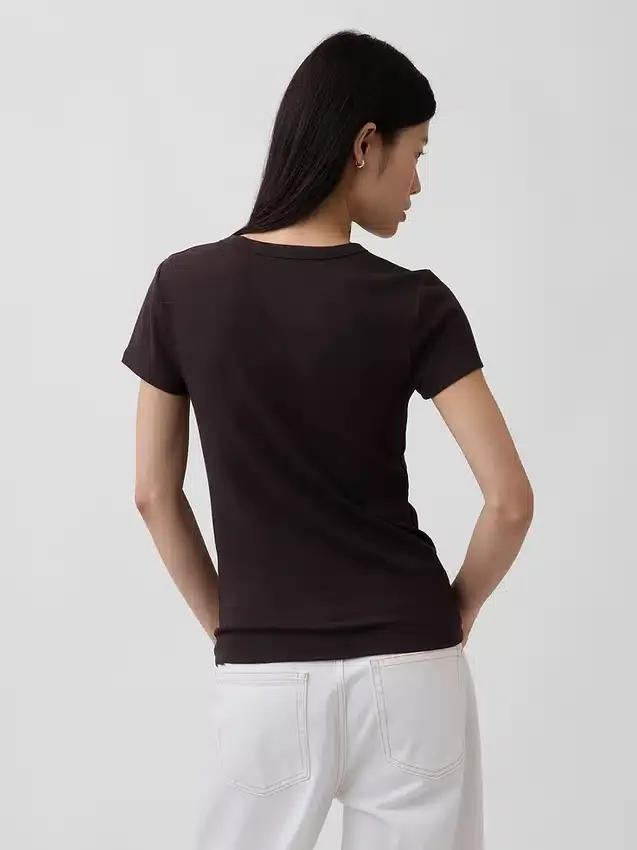 T-shirt moderna a girocollo