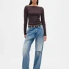 T-shirt moderna con scollo a barchetta