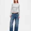T-shirt moderna con scollo a barchetta