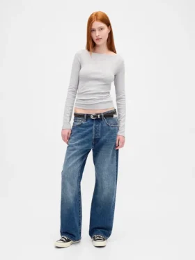 T-shirt moderna con scollo a barchetta