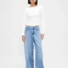 T-shirt moderna con scollo a barchetta