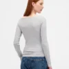 T-shirt moderna con scollo a barchetta