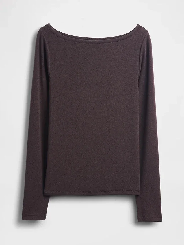 T-shirt moderna con scollo a barchetta