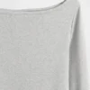 T-shirt moderna con scollo a barchetta