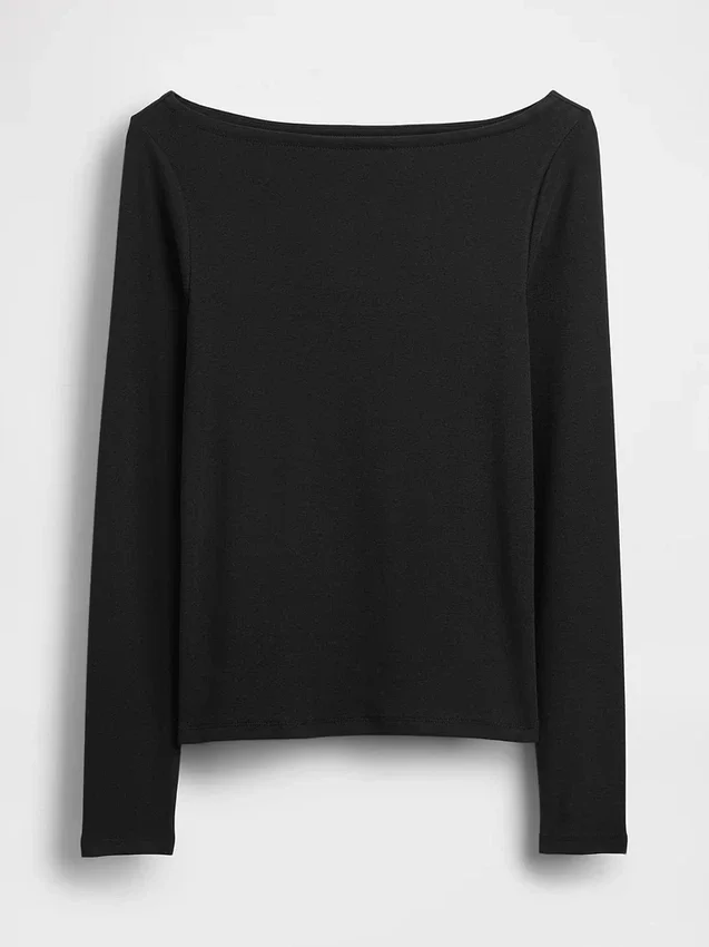 T-shirt moderna con scollo a barchetta