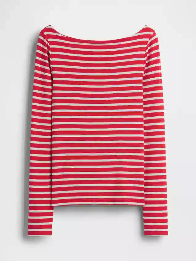 T-shirt moderna con scollo a barchetta