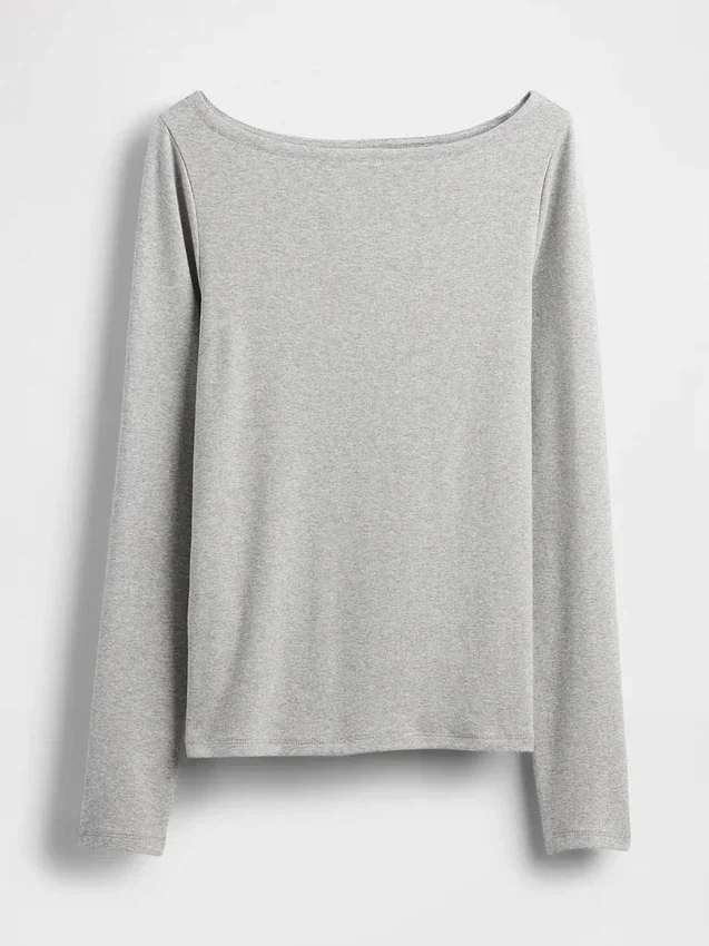 T-shirt moderna con scollo a barchetta
